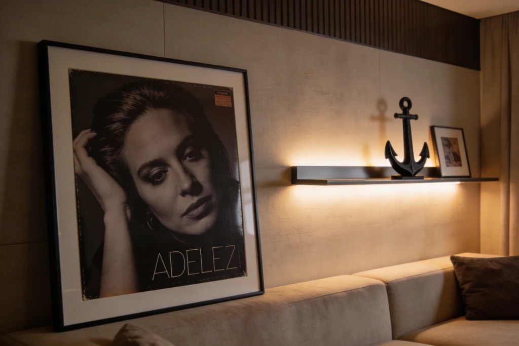 Album Cover Room Decor: Bold Wall Vibes