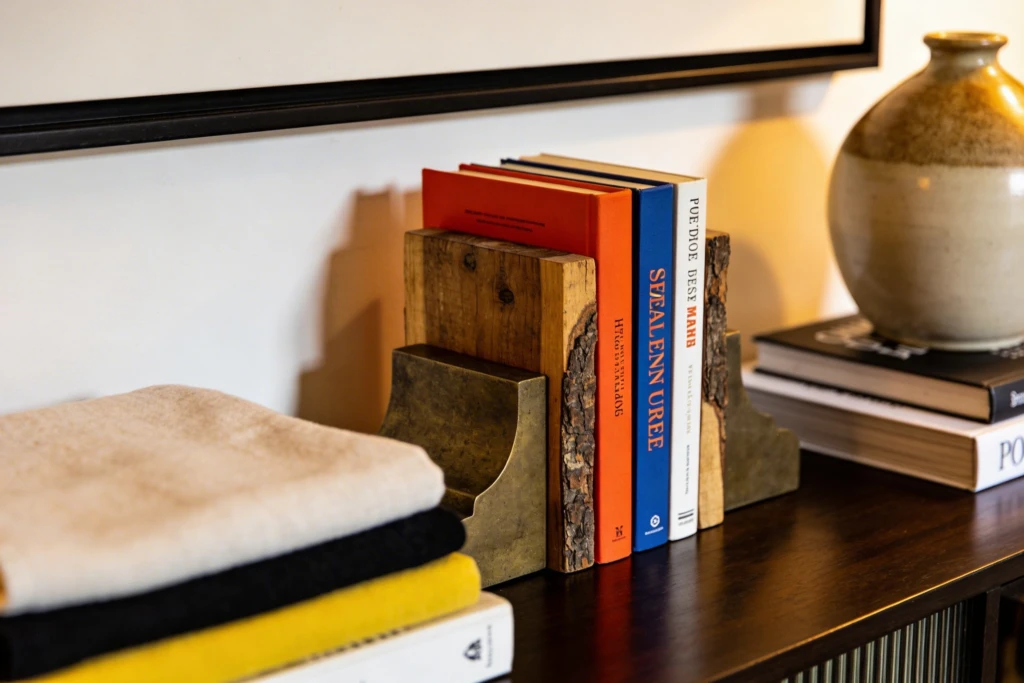 6 Book Shelf Styling: Chic Shelf Styling Ideas