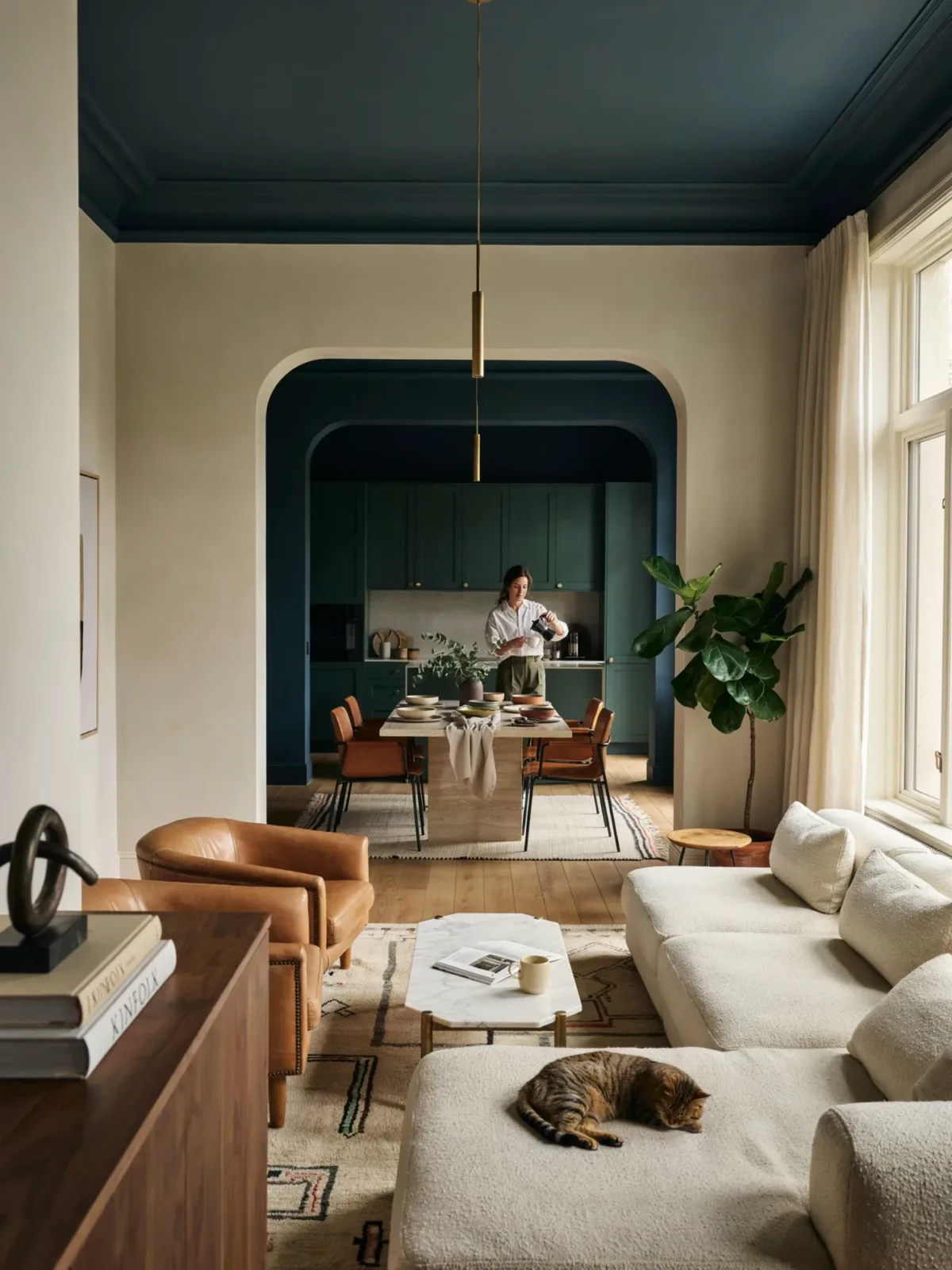 17 Dark Ceiling Light Walls Ideas That Create Stunning Contrast and Visual Interest